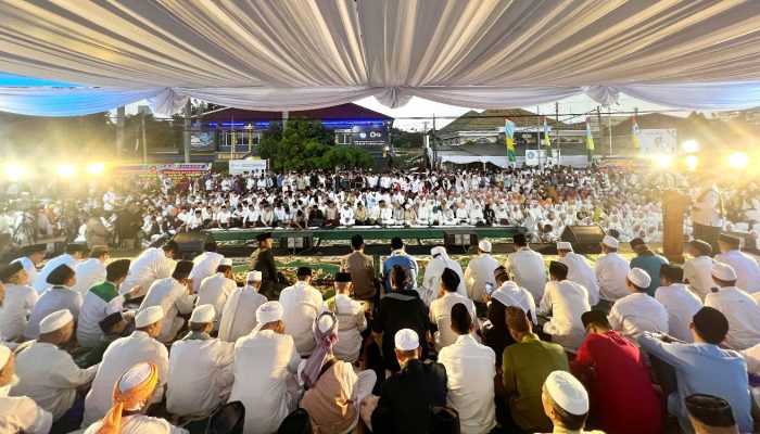 Ribuan Warga Padati “Lampung Bersholawat” Peringatan Nuzulul Quran dan HUT Ke-61 Provinsi Lampung