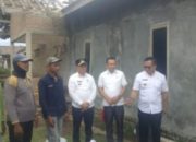 Anggota DPRD dan Dinas Sosial Salurkan Bantuan Untuk Korban Rumah Rubuh
