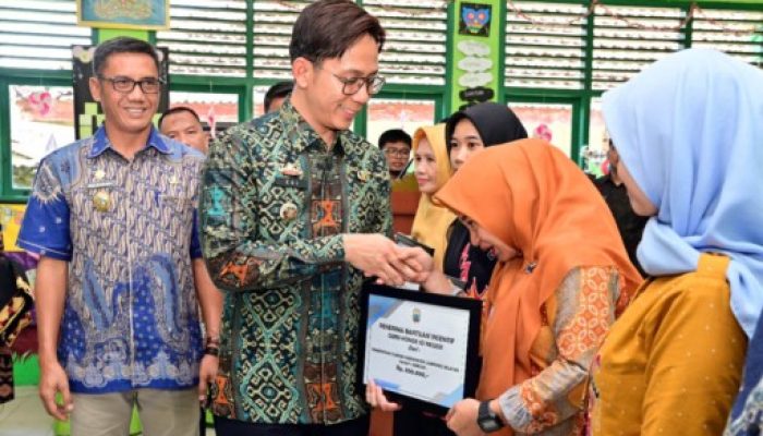 713 Guru Honorer Di Kecamatan Natar Dapatkan Insentif