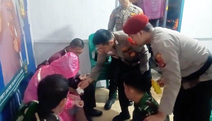 Personel TNI – Polri Pospam Baruna Panjang Sigap Evakuasi dan Obati Pemudik Korban Laka Lantas