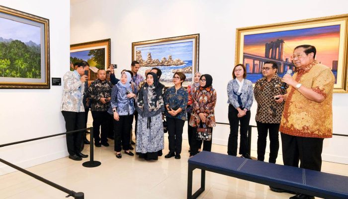Di Balik Kanvas dan Nada: SBY Sambut Kemenparekraf di Cikeas Art Gallery