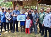 Radityo Egi Pratama Berikan Bantuan RTLH Kepada Warga Kecamatan Tanjung Sari