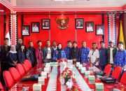 Wujud Kepedulian pada Seniman, Eva Dwiana Berangkatkan Tujuh Muralis Umroh ke Tanah Suci