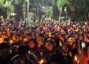 Aksi 1000 Lilin di Bundaran Unila, Ratusan Mahasiswa Serukan Keadilan untuk Pratama Wijaya Kusuma