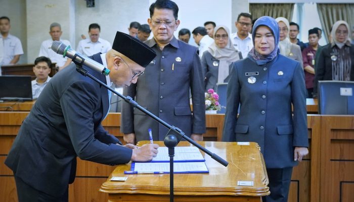 Pelantikan Pejabat Pimpinan Tinggi Pratama, Gubernur Mirza Dorong ASN Jadi Motor Perubahan