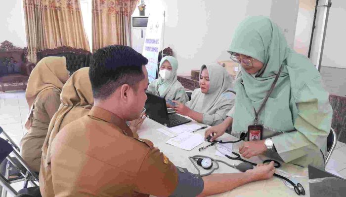 Pegawai Disdikbud Kota Bandar Lampung Ikuti Pemeriksaan Kesehatan Gratis