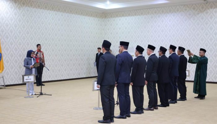 Rektor Lantik Pejabat Fungsional Tenaga Kependidikan Unila
