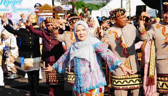 Lestarikan Budaya Lampung, Pemkot Bandar Lampung Gelar Karnaval Budaya Tari Ngigel