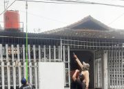 Fokus Benahi Kesemerawutan, Disperkim Kota Lakukan Perapihan Kabel Fiber Optik di Bandar Lampung