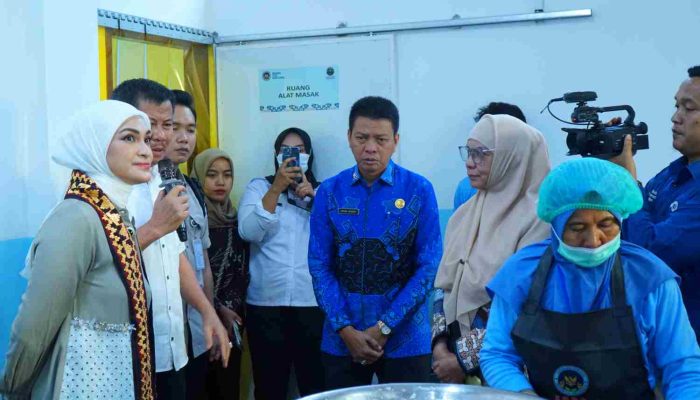 Pastikan Berjalan Lancar, Putri Zulhas Tinjau Dapur SPPG & Penyaluran MBG di Kota Bandar Lampung