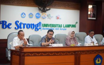 Unila Gelar Acara Bedah Buku Indonesia Naik Kelas