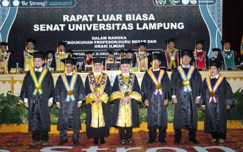 Unila Kukuhkan Lima Guru Besar Baru
