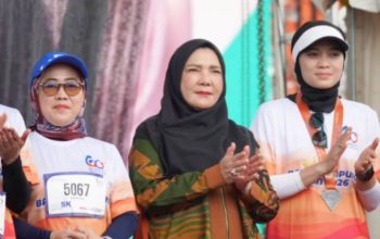 Wali Kota Eva Dwiana Lepas Bank Lampung Run 2026 di Tugu Adipura