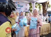 Antusiasme Warga Warnai Kegiatan Berbagi Takjil PKK dan DWP Provinsi Lampung