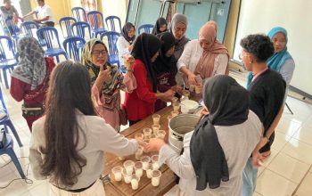 Mahasiswa KKN Unila Gelar Sosmocaf, Dorong Hilirisasi Singkong Melalui Inovasi Tepung Mocaf