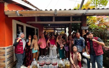 Mahasiswa KKN Unila Gelar Program Bulega dan Demonstrasi POC