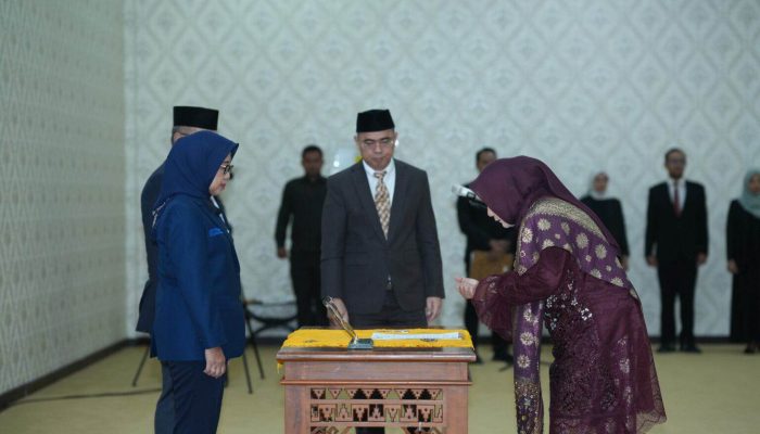 Unila Lantik Tiga Pejabat Baru, Indrayati Jadi Kepala Biro Keuangan