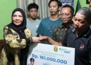 Wali Kota Bandar Lampung Serahkan Santunan BPJS Ketenagakerjaan untuk Perlindungan Pekerja