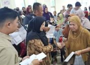 Wali Kota Eva Dwiana Salurkan Bantuan Rp1 Juta dan Beras untuk Warga Terdampak Banjir