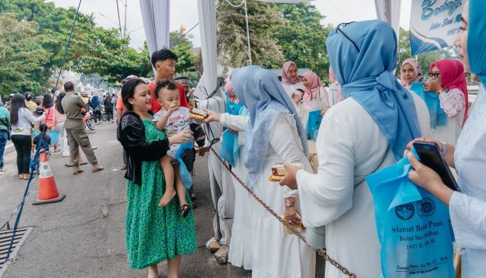 Kolaborasi TP PKK, DWP, dan OPD Lampung Bagikan 300 Paket Takjil Ramadan