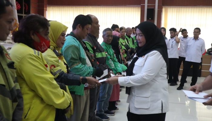 Ratusan Pengemudi Ojol Terima Bantuan Ramadan dari Pemkot Bandar Lampung