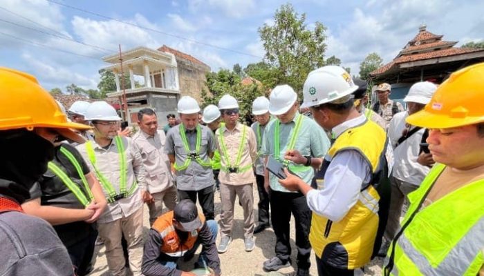 Giri Akbar Tegaskan Jalan Jabung – Labuhan Maringgai Harus Berkualitas, Tak Boleh Cepat Rusak