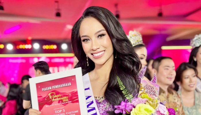 Pesona “Sang Bunga Senja” Antar Agita Azara Masuk Top 3 Kostum Terbaik Puteri Indonesia 2026