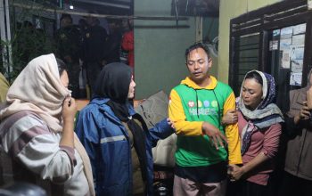 Eva Dwiana Temui Keluarga Korban Banjir di Garuntang