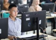 Buruh Tani Dampingi Anak Ikuti UTBK-SNBT di Unila, Berangkat Sejak Subuh