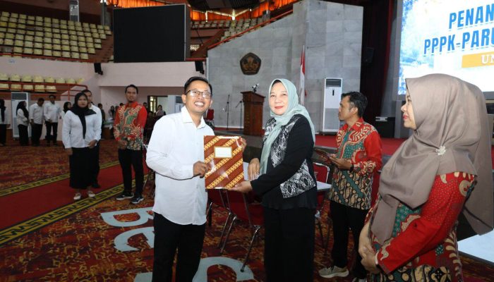 Penandatanganan Kontrak PPPK Paruh Waktu di Unila, Pegawai Diminta Jaga Integritas dan Disiplin