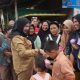 Wali Kota Eva Dwiana Salurkan Bantuan Beras Eva Dwiana Salurkan Bantuan Beras untuk Ribuan Warga Ribuan Warga
