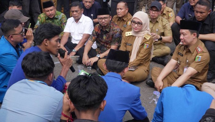 Wagub Jihan Temui Massa Aksi Mahasiswa, Pemprov Lampung Kawal Aspirasi ke Pemerintah Pusat
