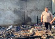 Seluruh Perlengkapan Sekolah Hangus, Tangis Kadisdikbud Pecah di Rumah Siswa SMPN 22 Ludes Terbakar