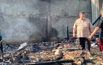 Seluruh Perlengkapan Sekolah Hangus, Tangis Kadisdikbud Pecah di Rumah Siswa SMPN 22 Ludes Terbakar