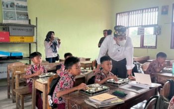 Bupati Egi dan Kajati Lampung Cek Langsung Program Makan Bergizi Gratis di Sekolah-sekolah Natar