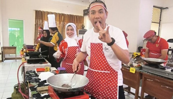 Aroma Nasi Goreng & Tawa Warnai HUT ke-81 RI di Disdikbud Bandar Lampung